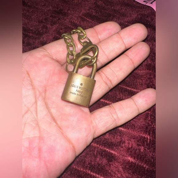Louis Vuitton Brass Lock - Picture 5 of 11